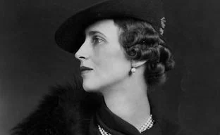 La trágica vida de Olga de Grecia, abuela de la reina Sofía: soledad, exilio, asesinatos y una fabulosa colección de joyas