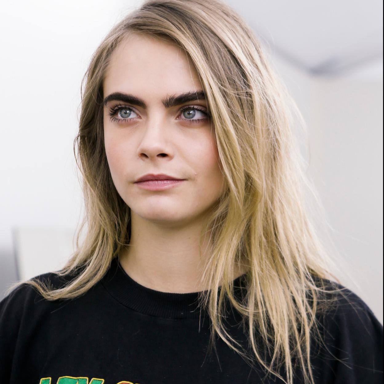 Cara Delevigne presume de una mirada definida y poblada./@caradelevingne