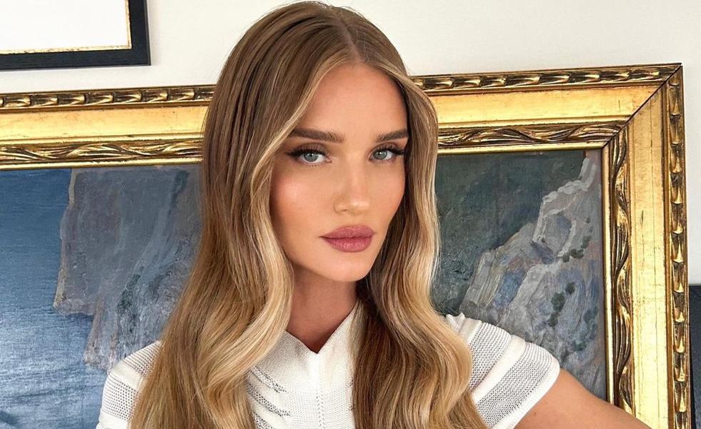 Los 7 looks de Rosie Huntington-Whiteley para llevar toda la semana: vestidos espectaculares, accesorios de lujo y otras elegantes propuestas de verano