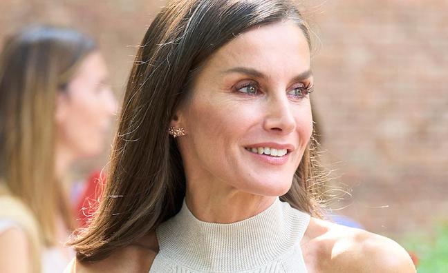 El despiste capilar de la reina Letizia: ¿le ha hecho la infanta Sofía una trenza mini y se le ha quedado la marca?