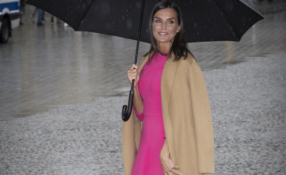 Los bolsos favoritos de la reina Letizia son de esta marca italiana: estos son los modelos más especiales y que más se pone