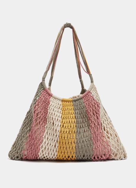 Bolso de macramé de Pull & Bear (25,99 euros)