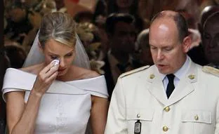 La triste boda de Charlène de Mónaco, «la princesa prisionera»: cómo nació la leyenda urbana de la novia a la fuga