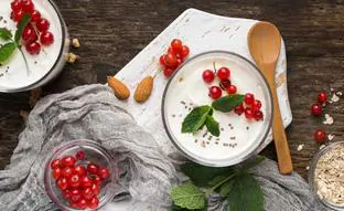 Beneficios desconocidos del yogur griego y cómo hacerlo en tu casa de forma fácil y sin yogurtera