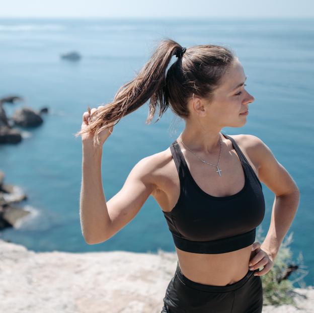 Mujer con rop deportivaq