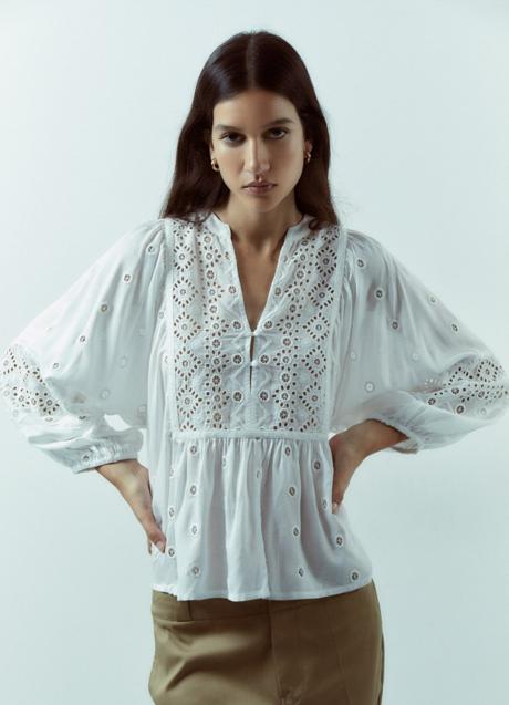 Camisa blanca de Sfera (29,95 euros)