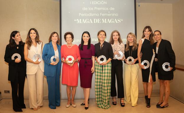 Las nueve ganadoras de la I Edición de los Premios de Periodismo Femenino 'Maga de Magas'.