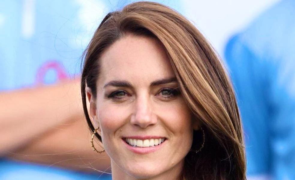 Zara tiene la versión fresquita del vestido con bordados de Kate Middleton