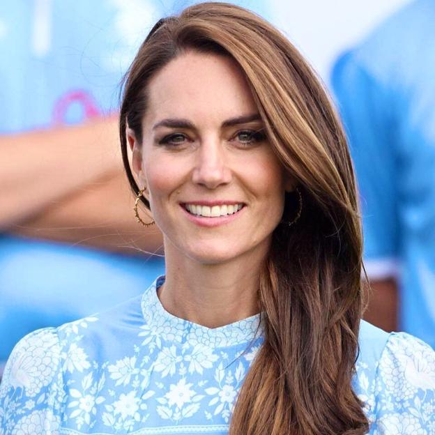 Zara tiene la versión fresquita del vestido con bordados de Kate Middleton