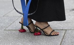Las sandalias flor de Oysho para llevar la tendencia del año en tus pies