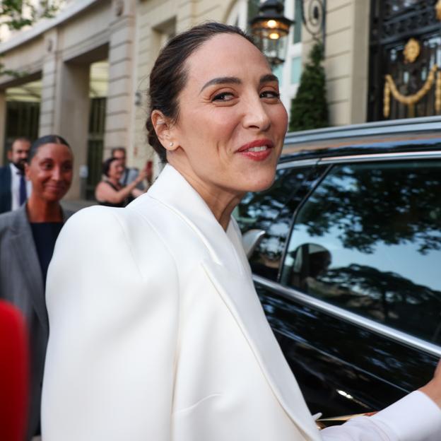 Tamara Falcó deslumbra con un traje blanco nupcial, de su propia colección para Pedro del Hierro, en la fiesta preboda en el hotel Ritz