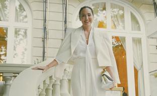 Tamara Falcó deslumbra con un traje blanco nupcial, de su propia colección para Pedro del Hierro, en la fiesta preboda en el hotel Ritz
