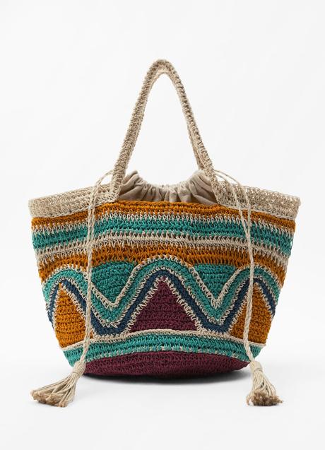 Bolso de rafia de Zara (29,99 euros)