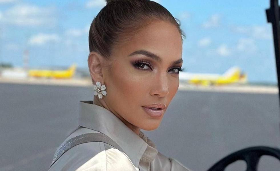 La original manicura de Jennifer Lopez que se ha hecho viral en Instagram: este es el mensaje polémico de sus uñas