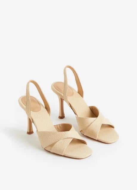 Sandalias beige de H&M (29,99 euros)