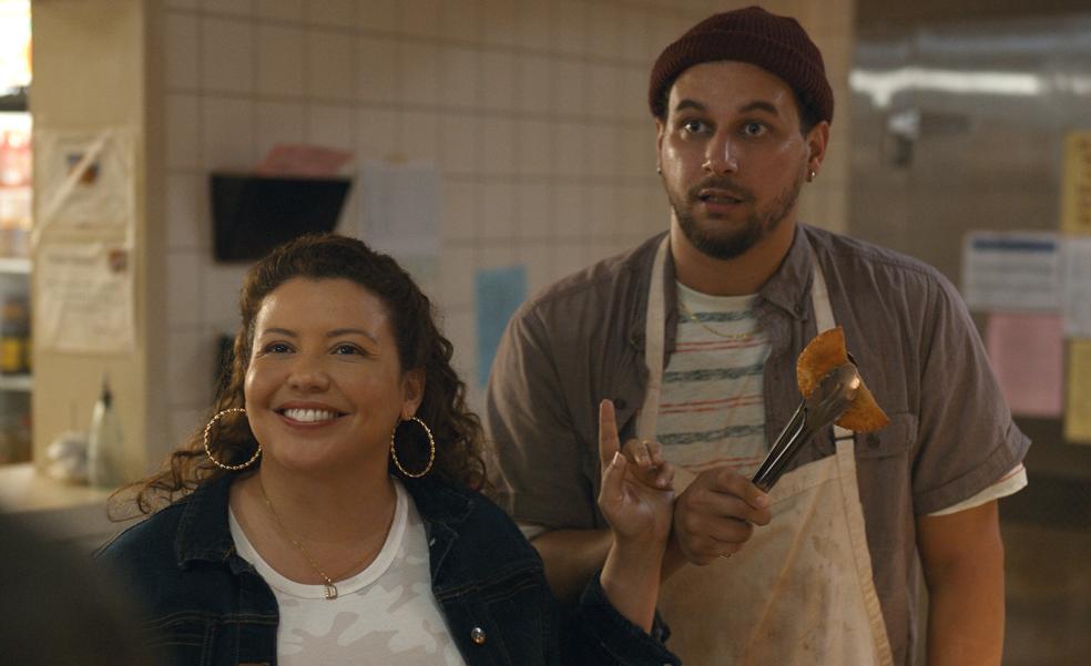 La miniserie de Prime Video que vas a ver en una tarde y tira de humor negro para criticar la gentrificación y desmitificar las empanadas