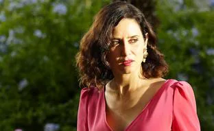 Isabel Díaz Ayuso, guapísima de rosa en los Premios Mariano de Cavia: los mejores looks de las invitadas a la velada