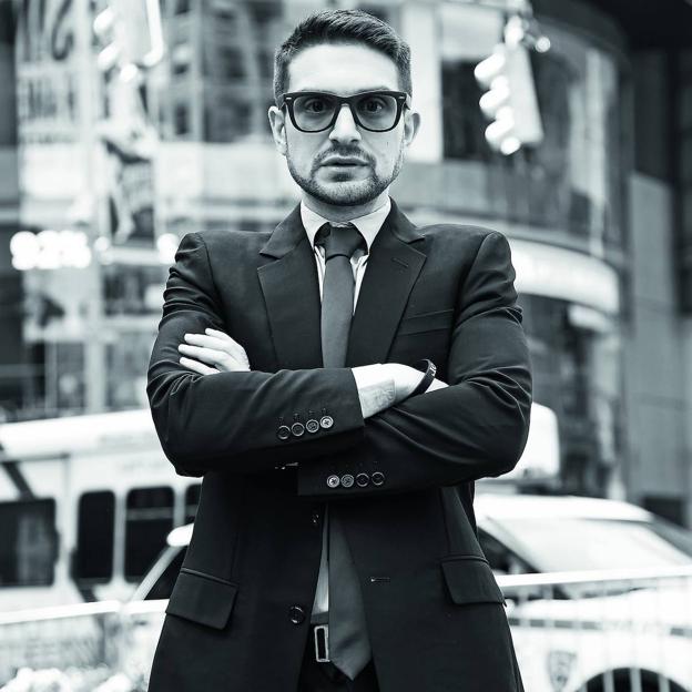 Quién es Alexander Soros: el multimillonario salvaje que hacía fiestas locas con modelos dirige ahora el imperio financiero más poderoso del mundo