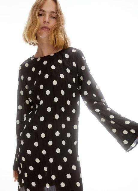 Vestido estampado con lunares de H&M (19,95 euros)