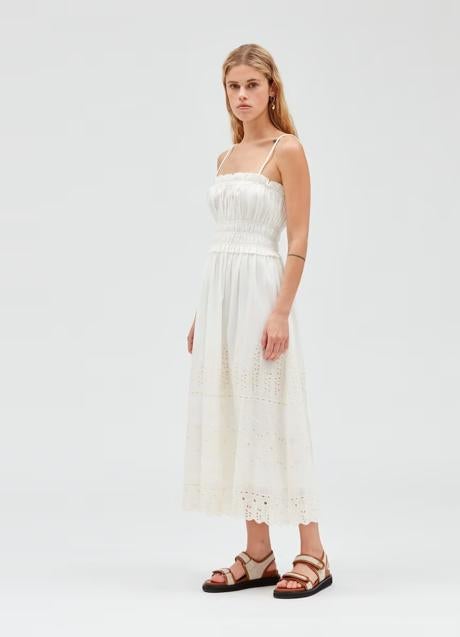 Vestido midi de color blanco de Claudie Pierlot, 171,90 euros.