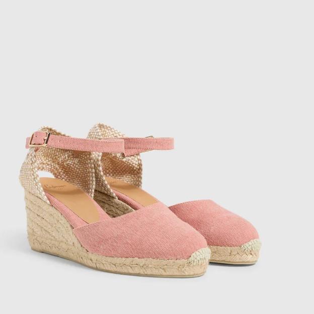 Alpargatas Carol en color rosa de Castañer 892 euros).