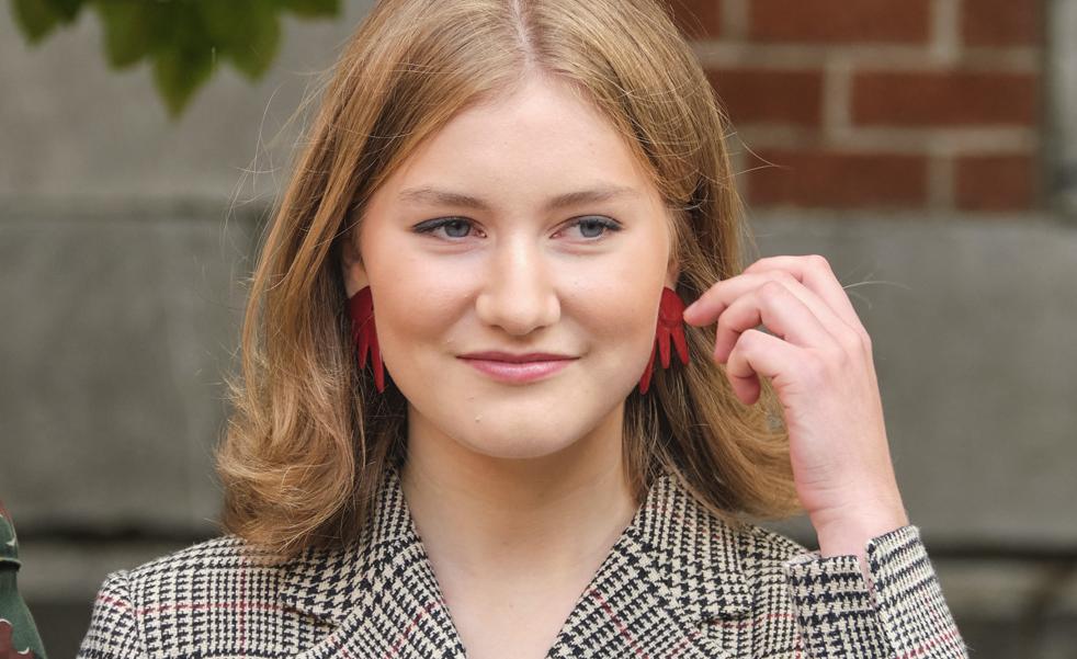 El precioso vestido verde de punto de Elisabeth de Bélgica, la royal que compite en estilo con la princesa Leonor