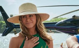 Siete looks perfectos de Jennifer Aniston que rejuvenecen al instante: vestidos estampados, accesorios de verano y otras muchas propuestas