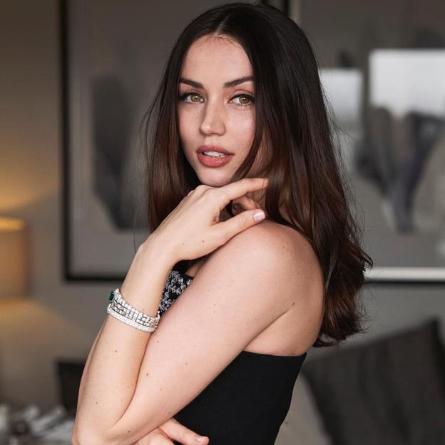 Láser efecto frío en casa, el secreto de la piel lisa de Ana de Armas