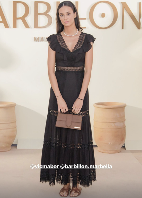 Victoria Federica con el vestido negro de Charo Ruiz.