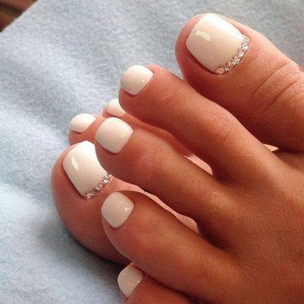 Pedicura adornada con brillos para bodas