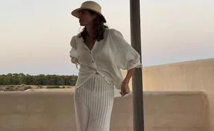 La falda de punto fino más favorecedora que luce Eugenia Silva antes de que acaben las vacaciones de verano