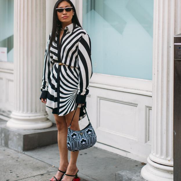 El vestido de rayas de Massimo Dutti con descuento que llevarás durante años porque siempre funciona