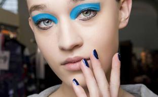 Los mejores diseños de uñas azules para llevar la manicura más viral de Tiktok