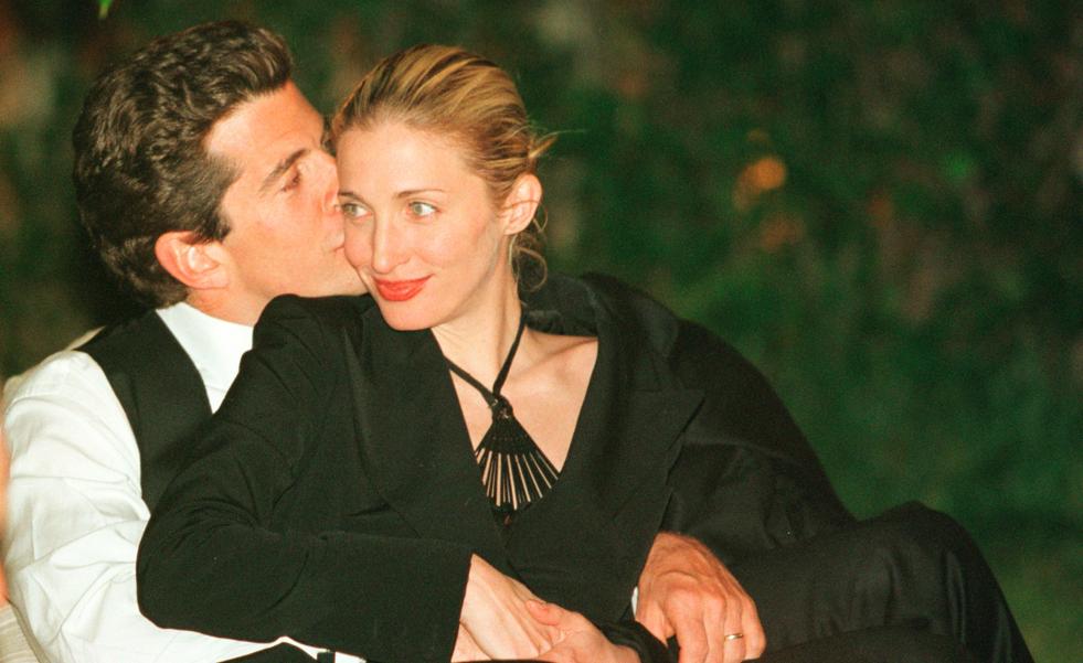 La tragedia de John John Kennedy y Carolyn Bessette: las grandes incógnitas de su muerte y los graves errores que los llevaron a su triste final