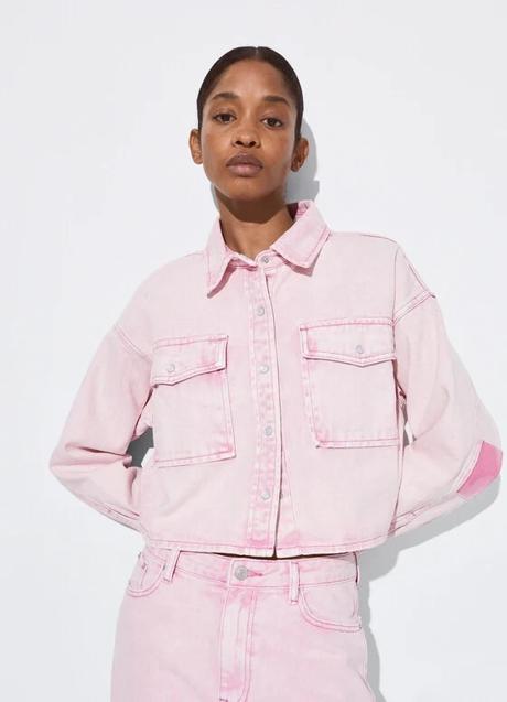 Chaqueta vaquera de color rosa de Parfois (35,99 euros)