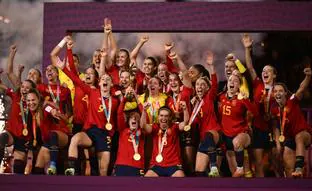 Esfuerzo, igualdad y mucha emoción: la Selección ya es campeona del mundo y el deporte femenino sonríe