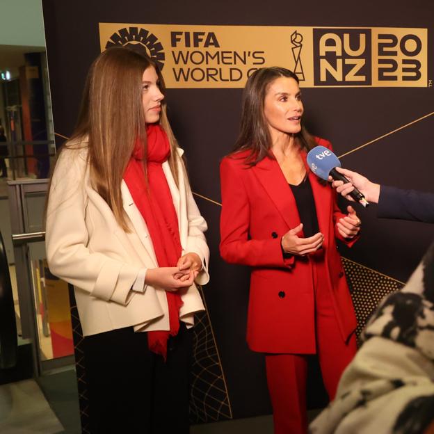 Sofía y Letizia en una entrevista con TVE.