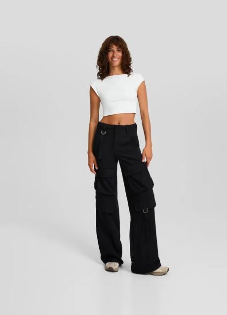 Pantalón cargo de Bershka, 29,99 euros.