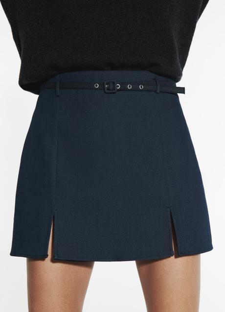 Mini falda azul marino de Zara (25,95 euros)