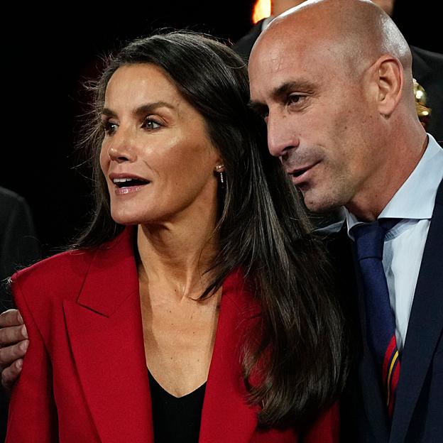 Los problemas de Luis Rubiales con las mujeres: acoso a una directiva, novias polémicas y el motín de las futbolistas