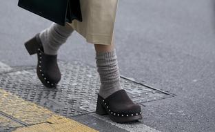 Los mejores zuecos para ir ahora comodísima y llevar en otoño con calcetines