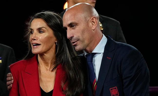 Los problemas de Luis Rubiales con las mujeres: acoso a una directiva, novias polémicas y el motín de las futbolistas