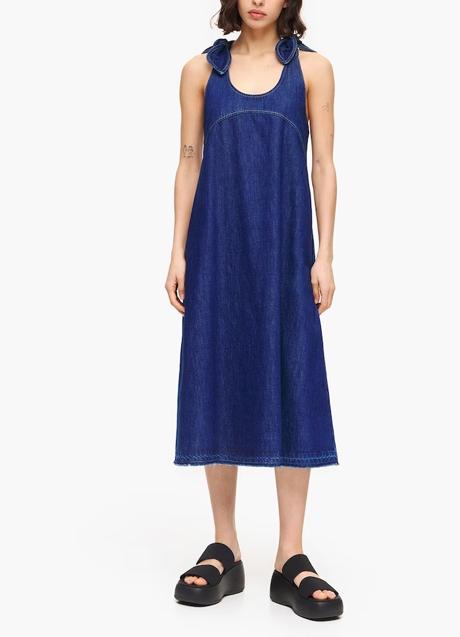 Vestido azul índigo con vuelo de Bimba y Lola, 60 euros.