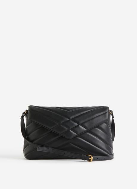 Bolso negro de H&M (22,99 euros)