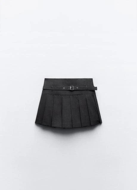 Falda gris oscuro de Zara (25,99 euros)