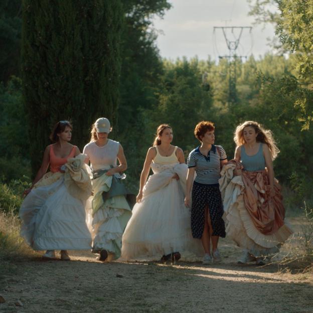 Esta es la película independiente española que va a arrasar este otoño: Itsaso Arana cuenta una historia preciosa en Las chicas están bien