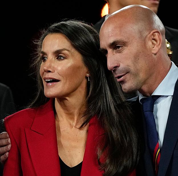 Luis Rubiales, junto a la reina durante la final del Mundial. 