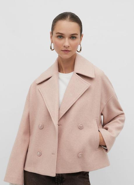 Chaqueta rosa de Stradivarius (39,99 euros)