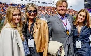 El estilazo de las hijas de Máxima de Holanda en la Fórmula 1: así le han robado Amalia y Alexia el protagonismo a su madre