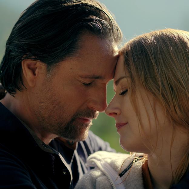 Martin Henderson y Alexandra Breckenridge en una imagen de la nueva temporada de Un lugar para soñar.